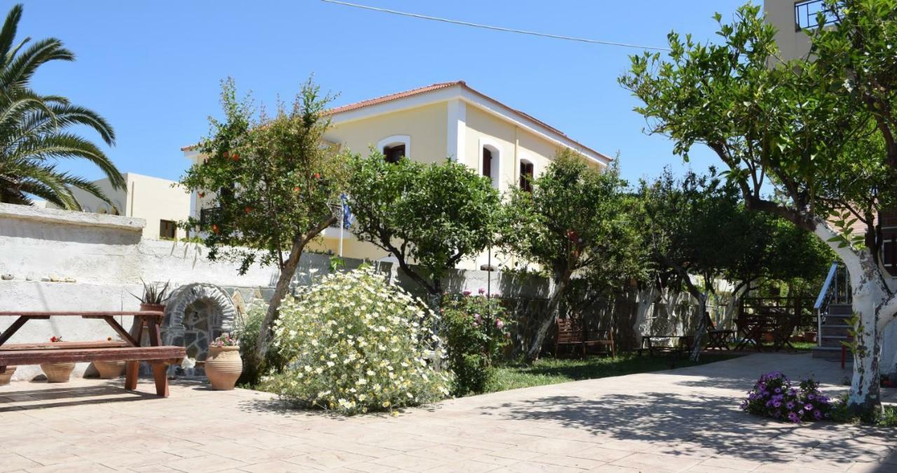 Central House With Quiet Garden Kissamos Exterior photo